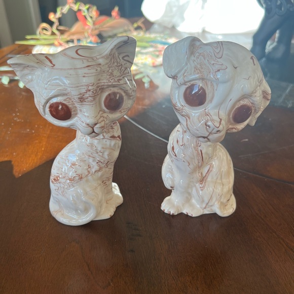 vintage big eyed sad eyed dog and cat figurines swirled - Picture 1 of 5
